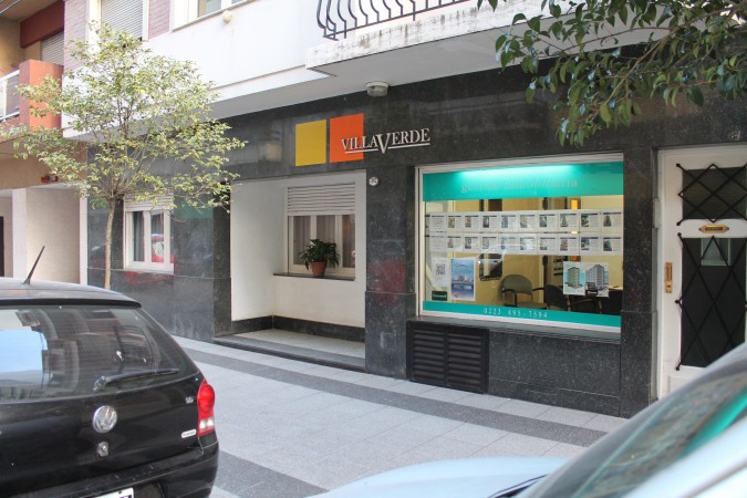 Departamento a la calle 3 ambientes c/local comercial lindero