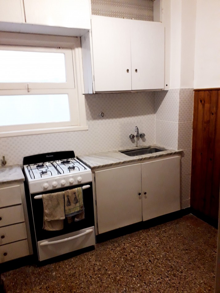 Departamento a la calle 3 ambientes c/local comercial lindero