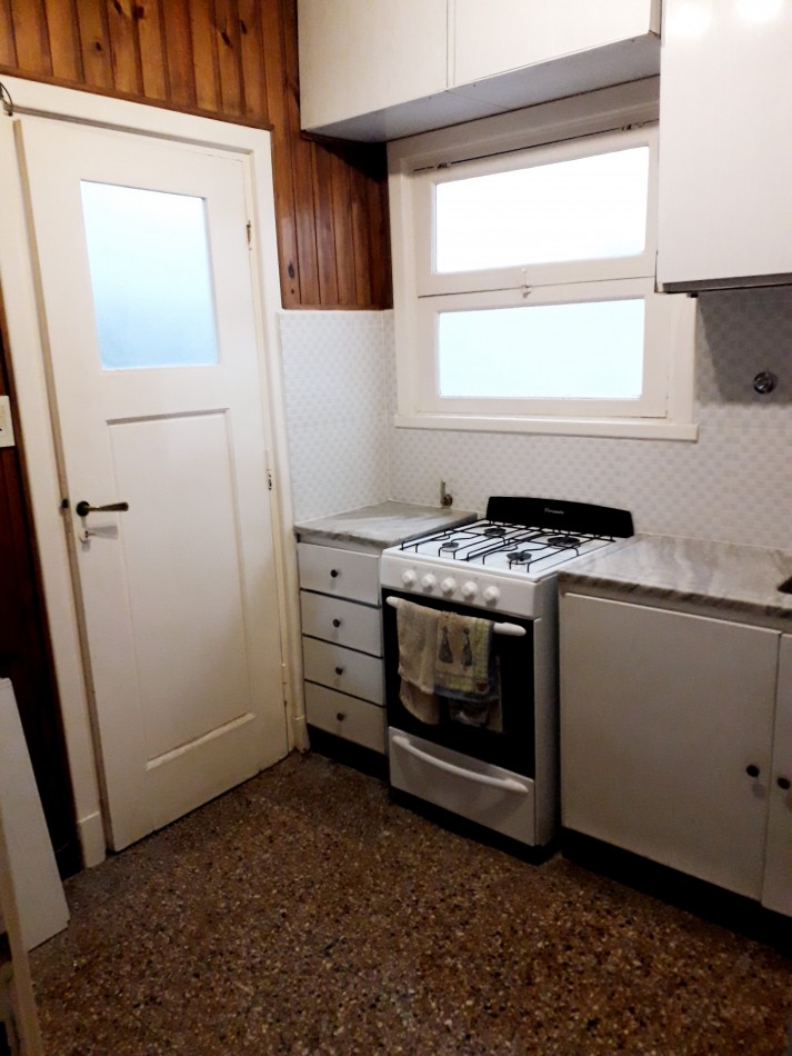 Departamento a la calle 3 ambientes c/local comercial lindero