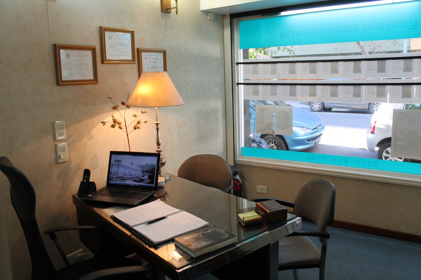 Oficina con vivienda