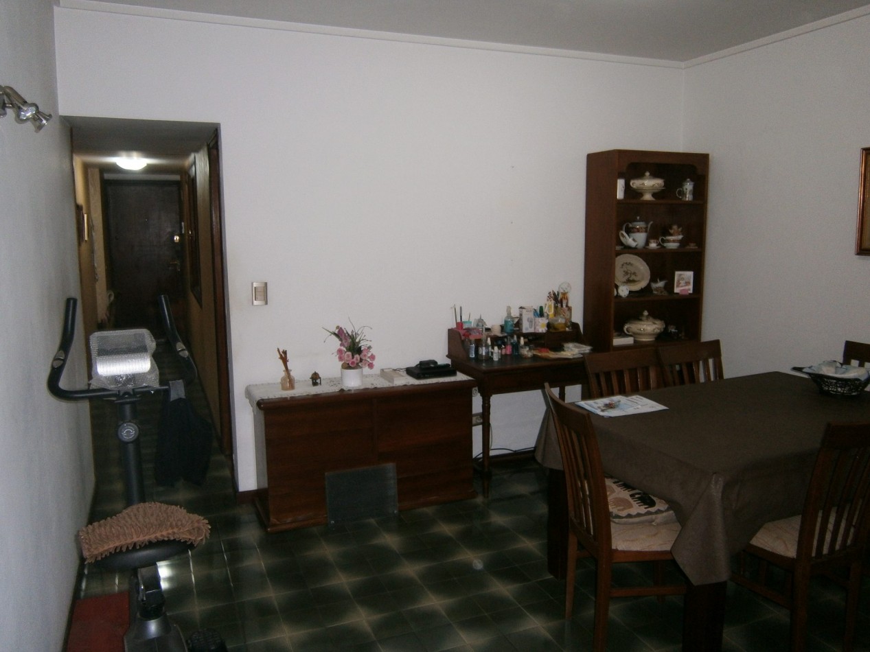 3 ambientes externo con cochera cubierta La Perla.