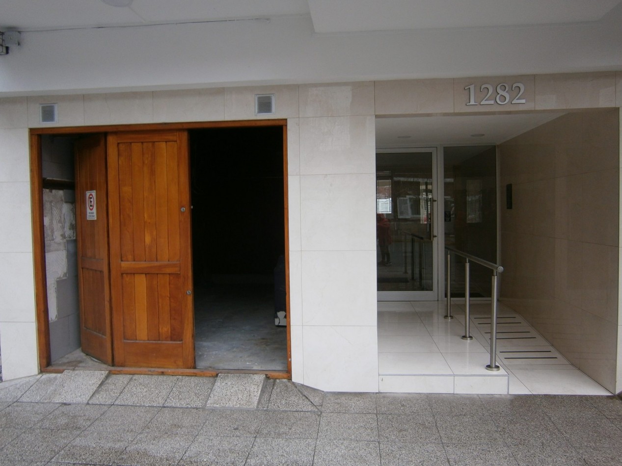 3 ambientes externo con cochera cubierta La Perla.