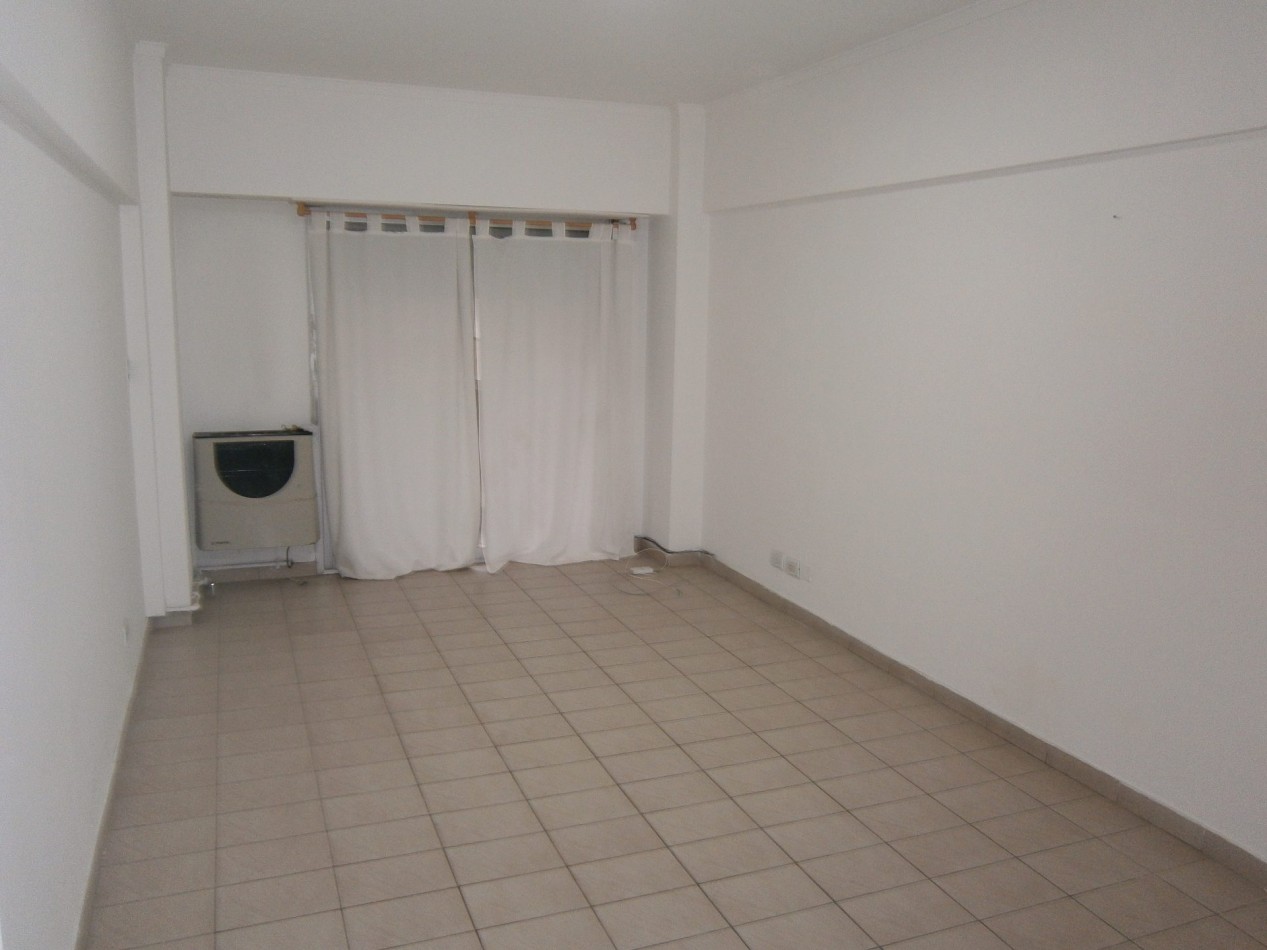 Alquiler 24 meses 2 ambientes externo La Perla